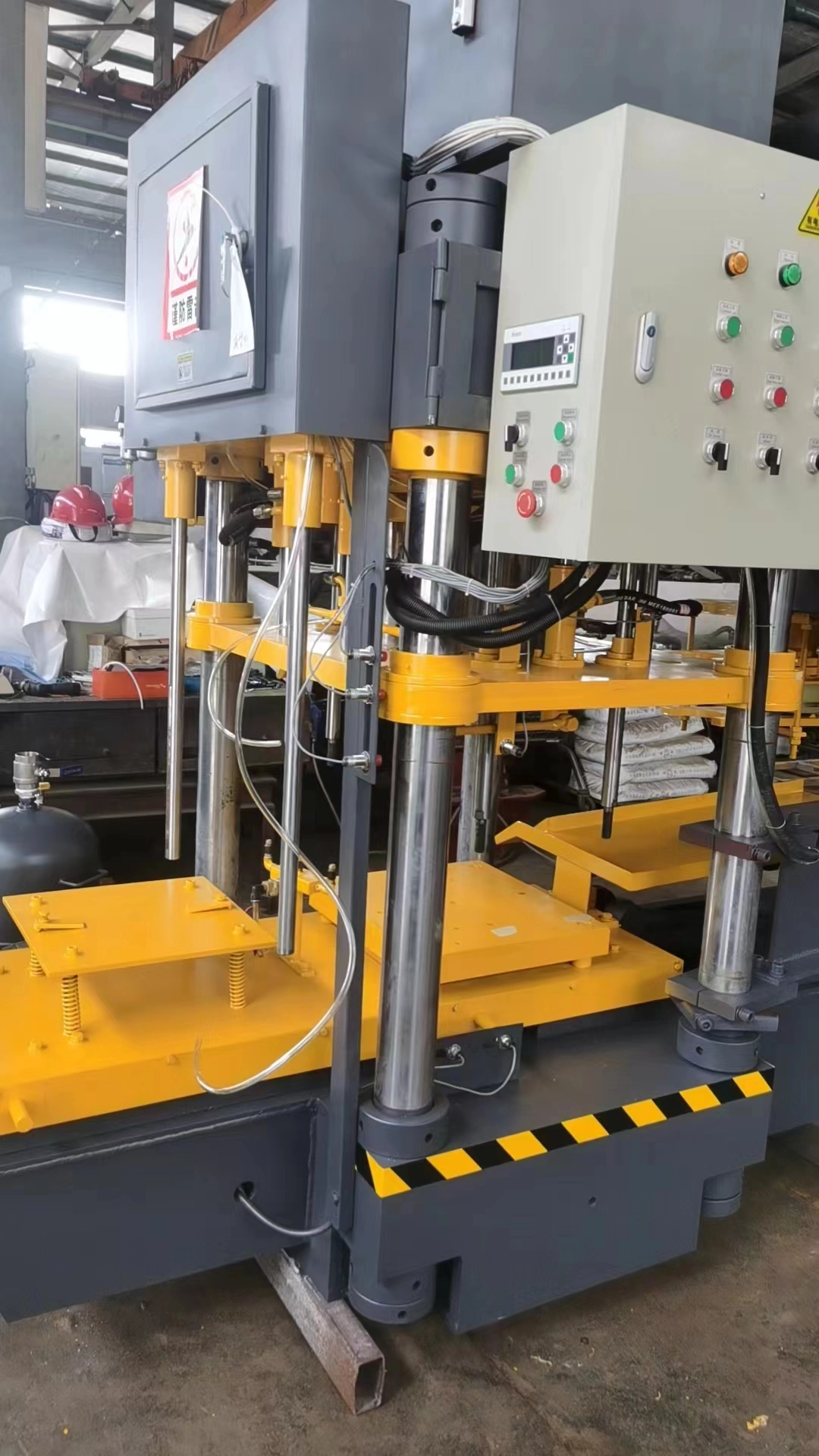 Terrazzo Tile Machinery of Terrazzo Tile Making Machine